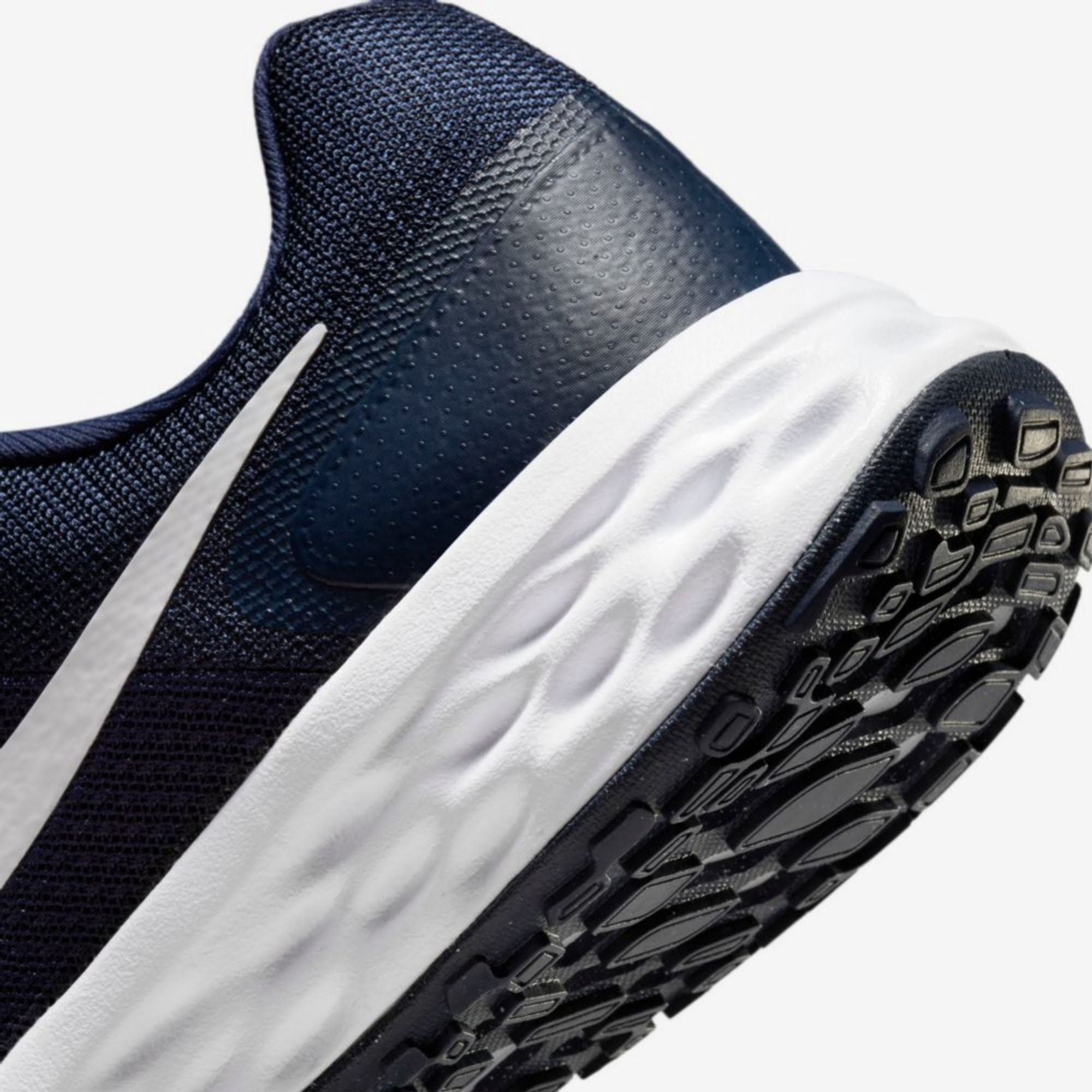 Nike Revolution 6
