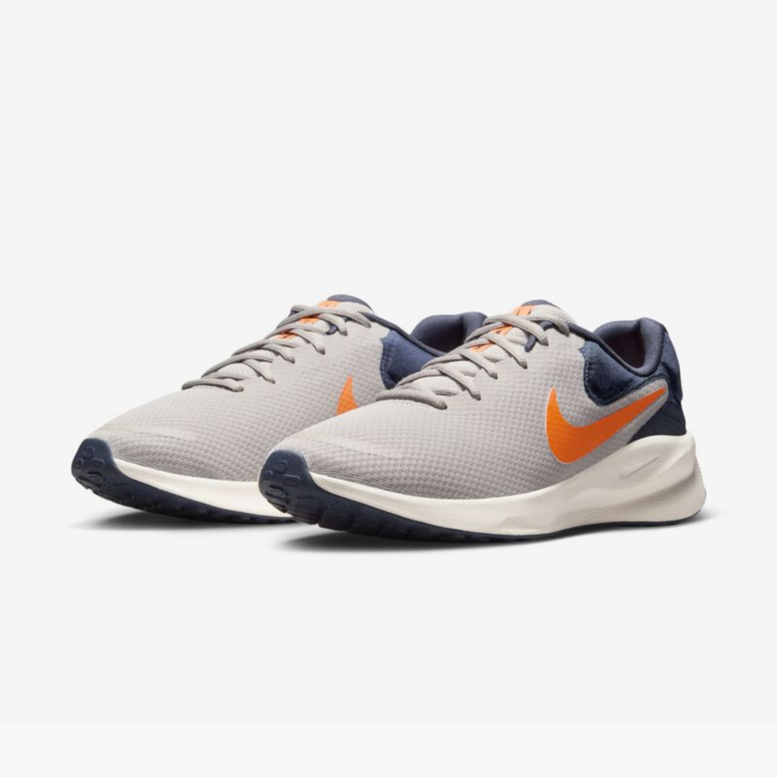 Nike Revolution 7