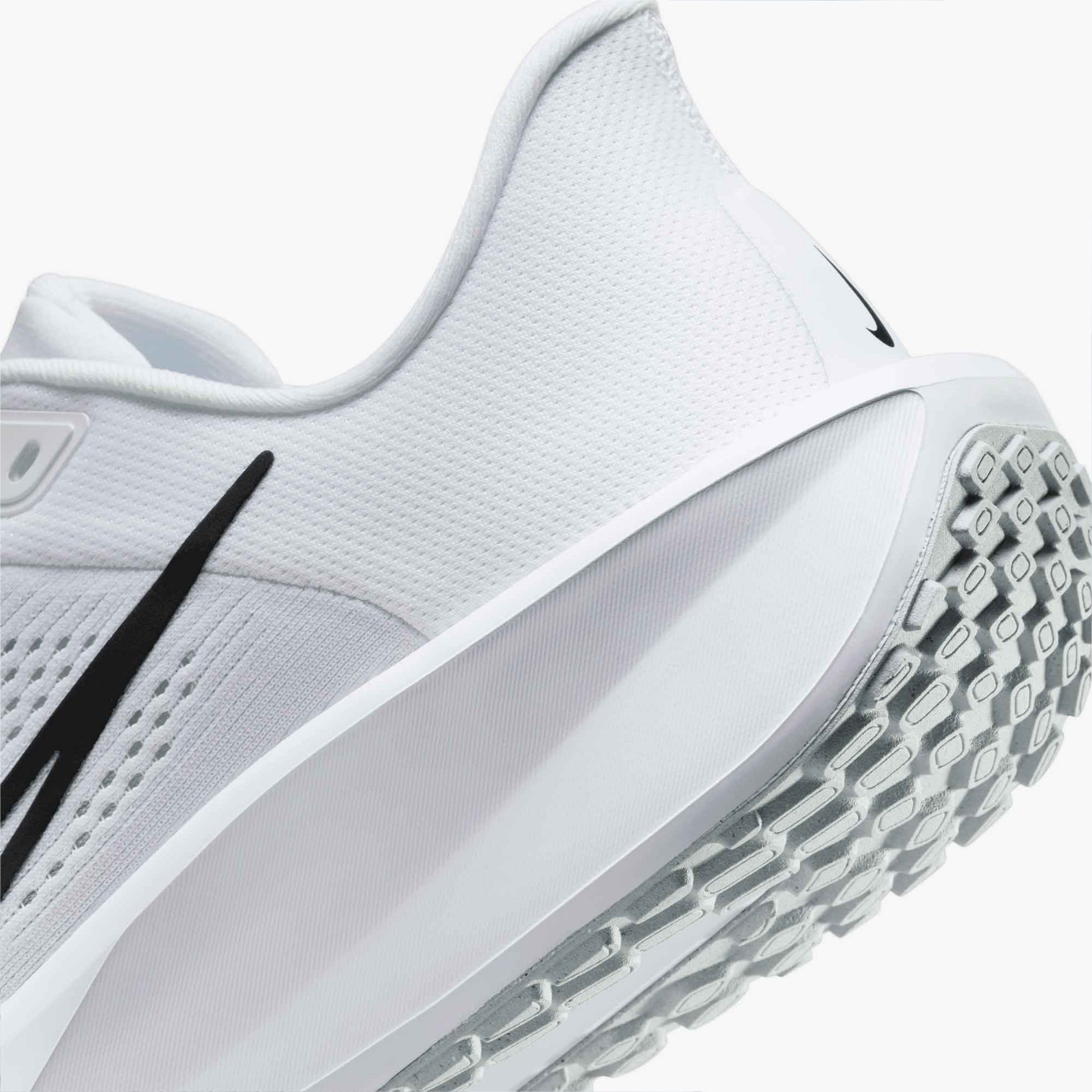 Nike Quest 6
