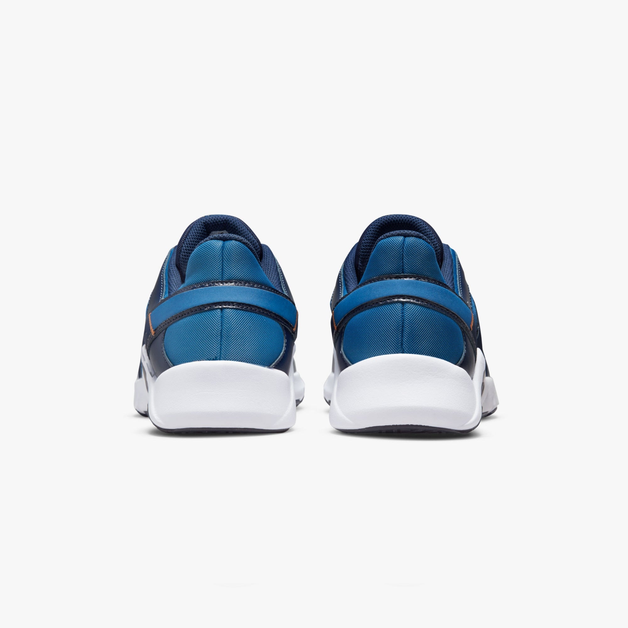 Nike Legend Essential 2