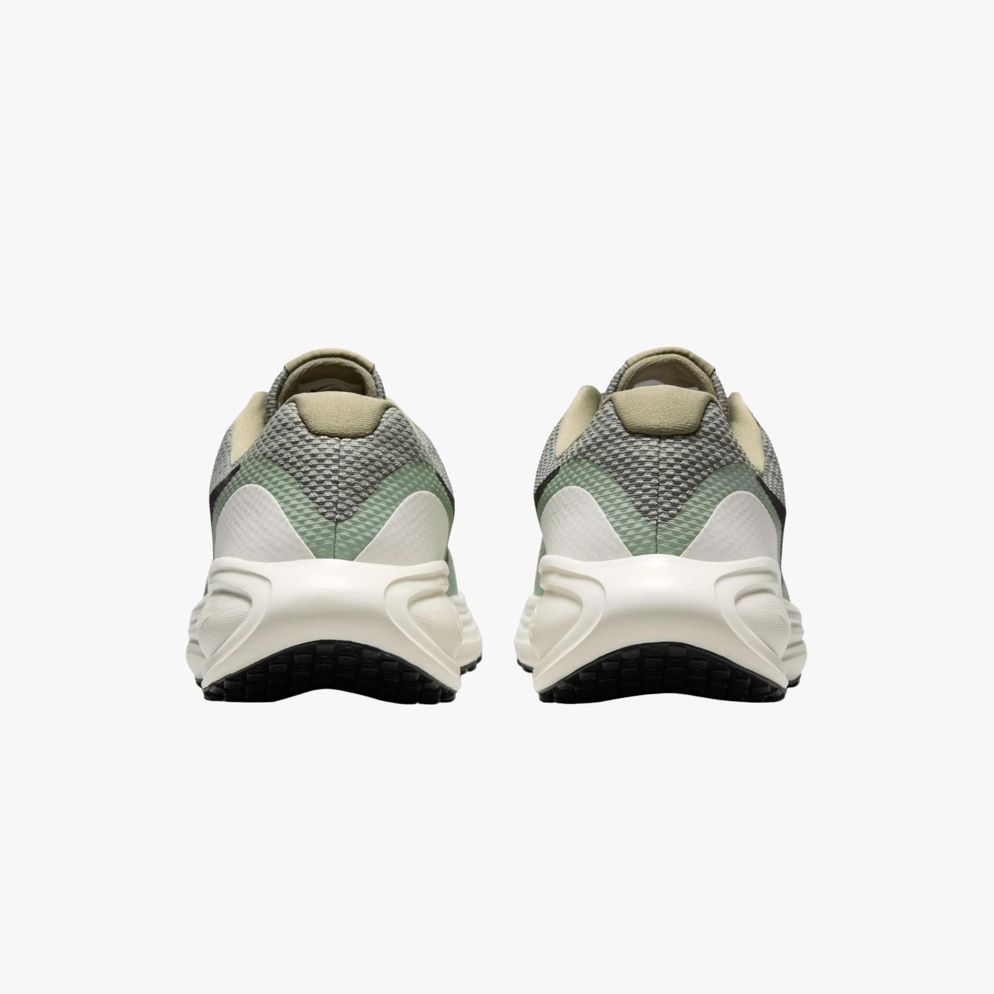 Nike Revolution 8