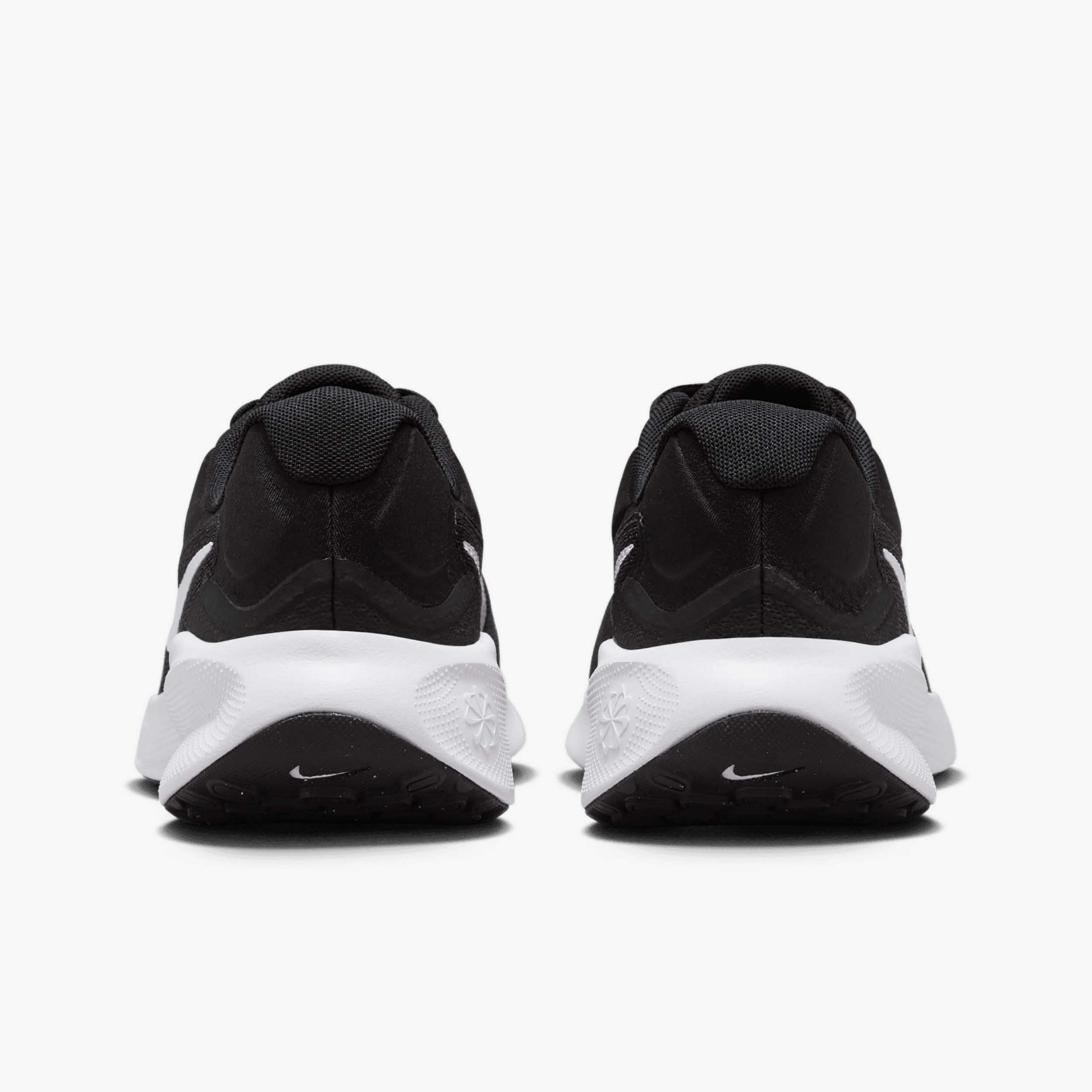 Nike Revolution 7