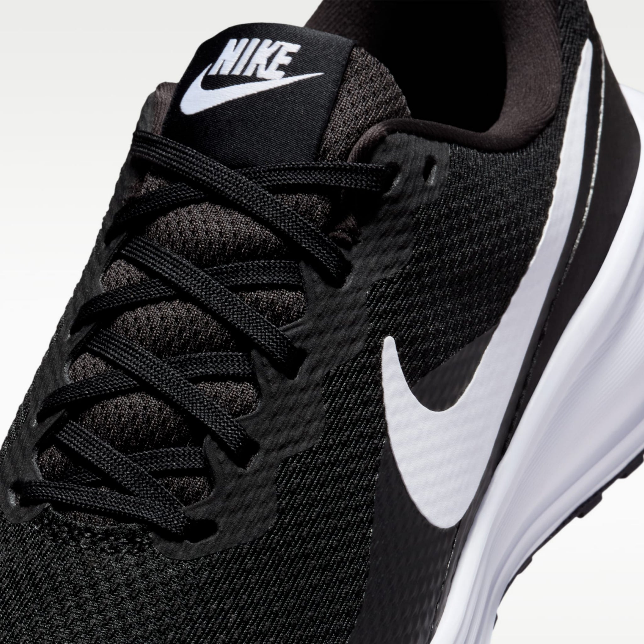 Nike Revolution 8