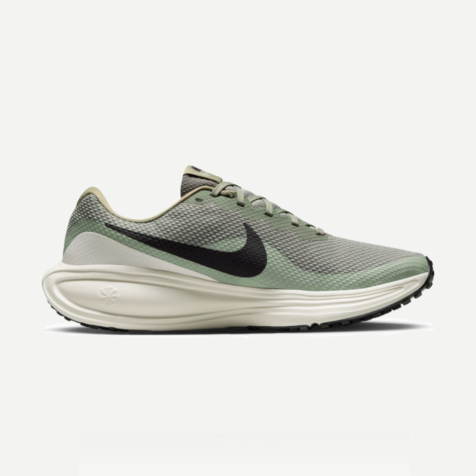 Nike Revolution 8