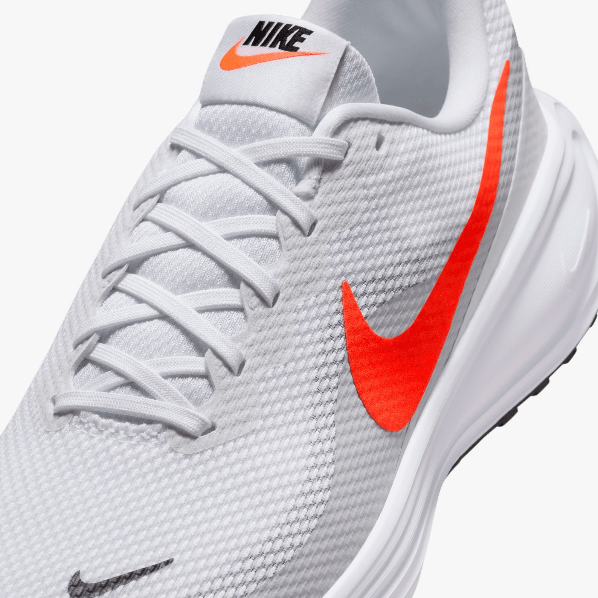 Nike Revolution 8