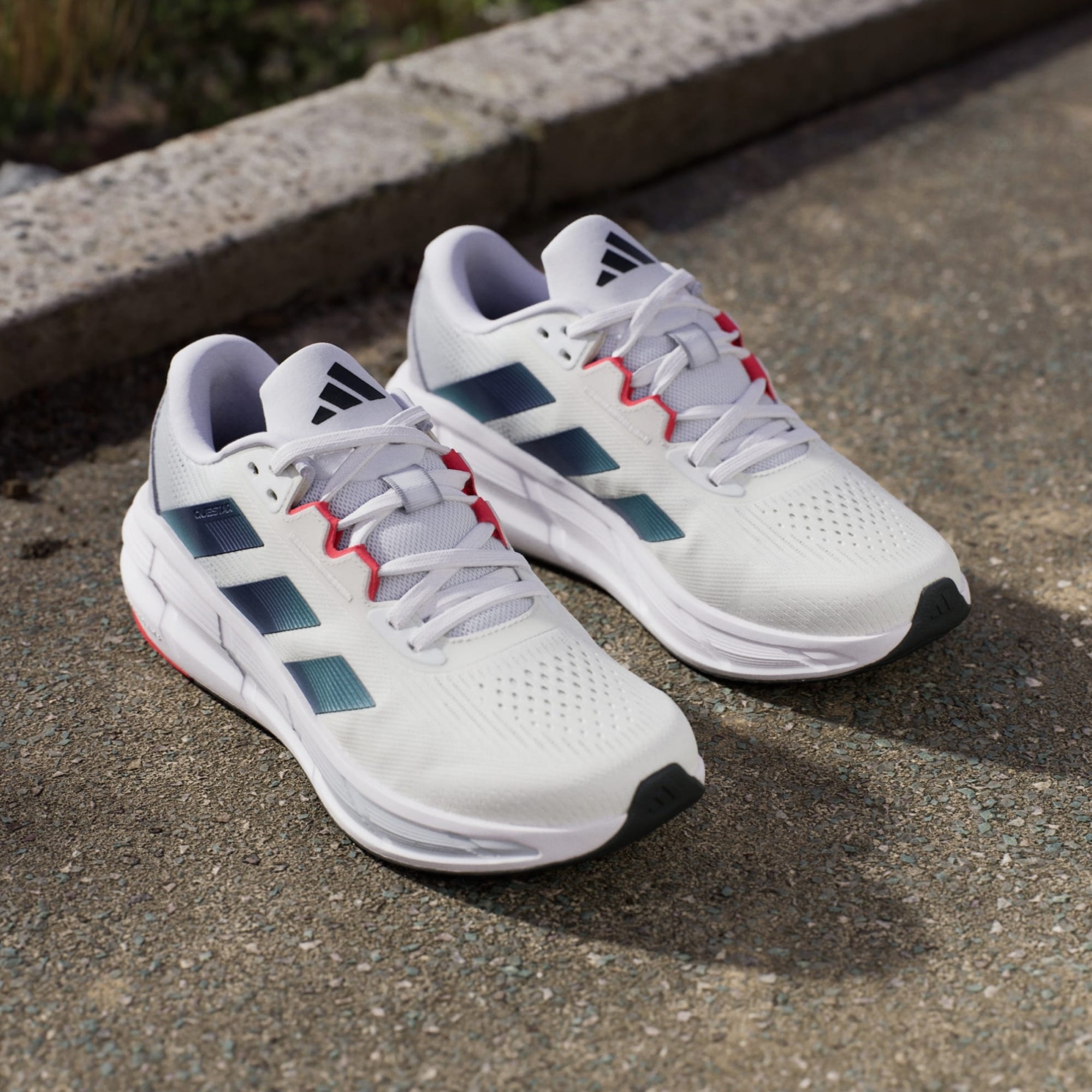 Adidas Questar 3