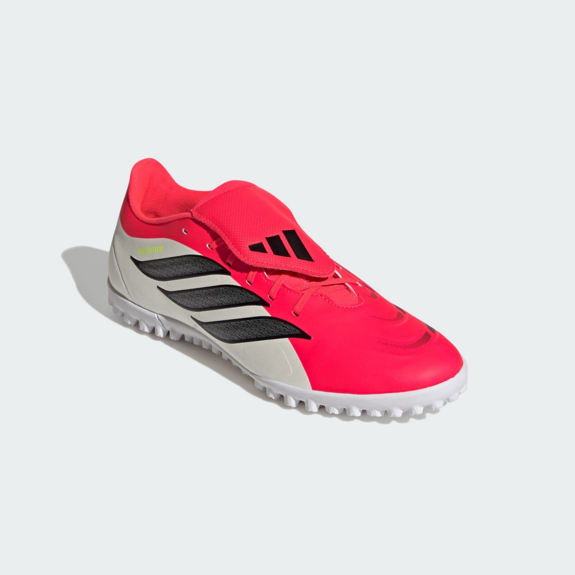 Adidas Predator Club TF con lengüeta pegable