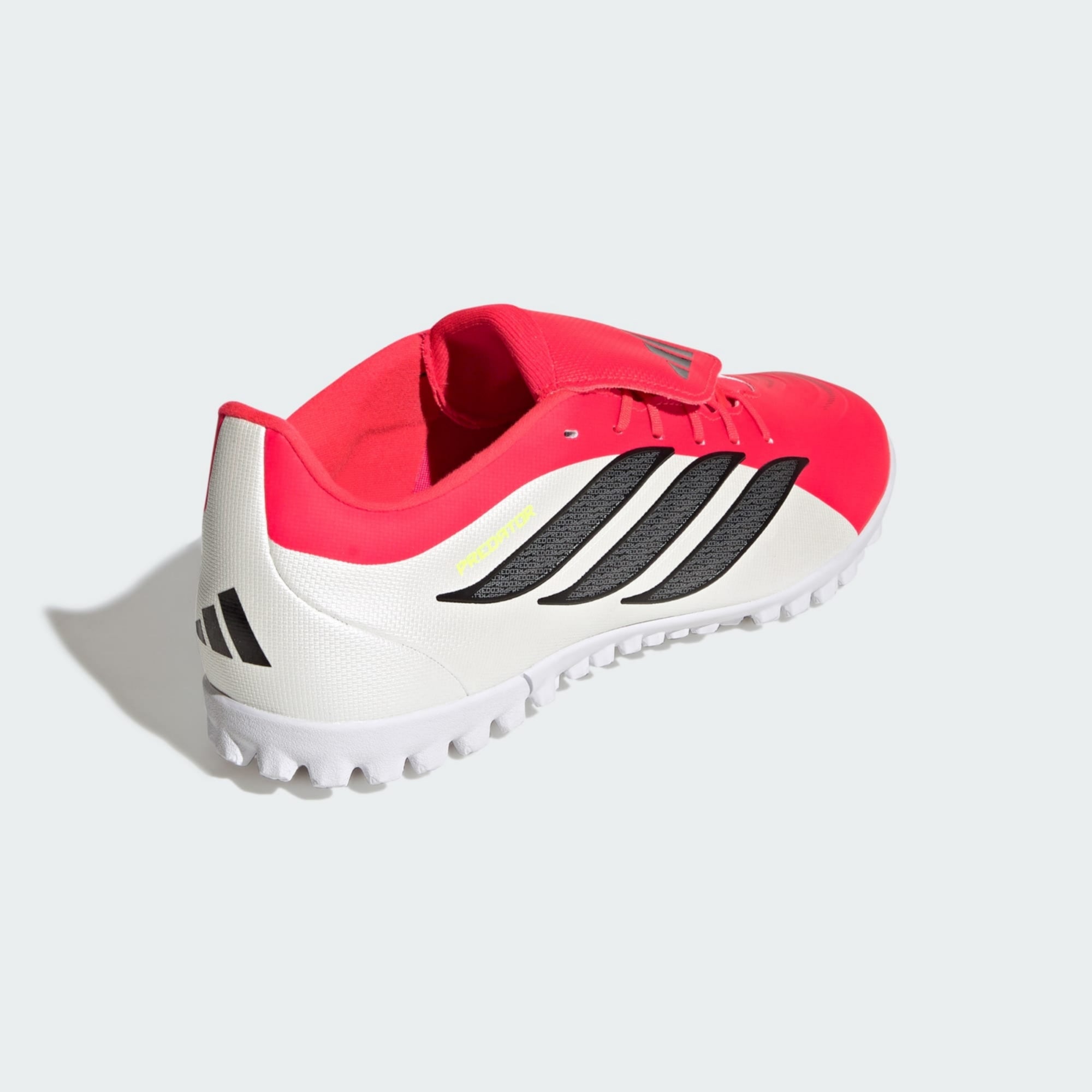 Adidas Predator Club TF con lengüeta pegable