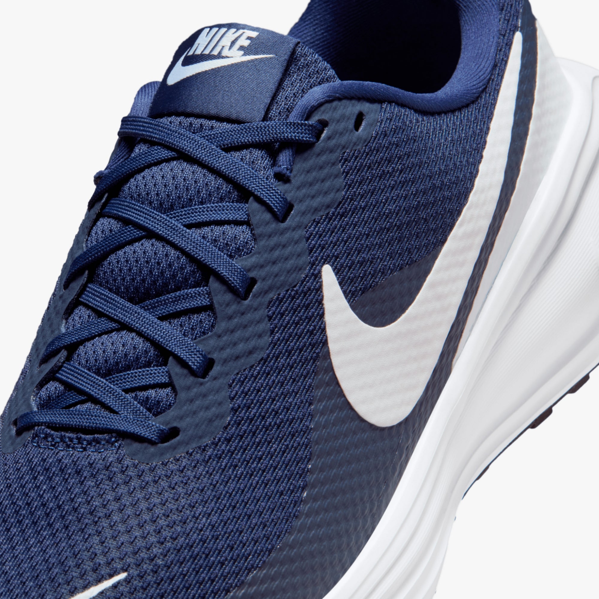 Nike Revolution 8