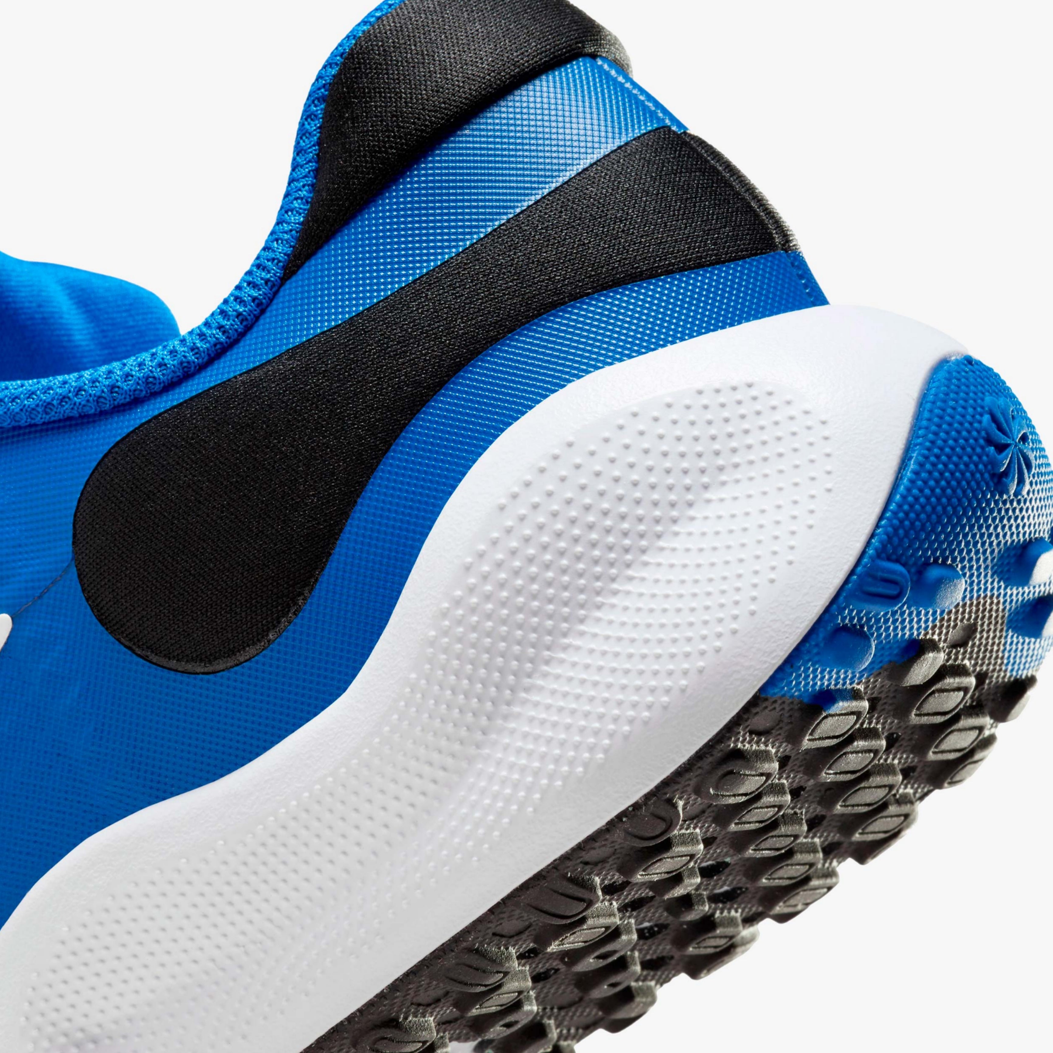 Nike Revolution 7