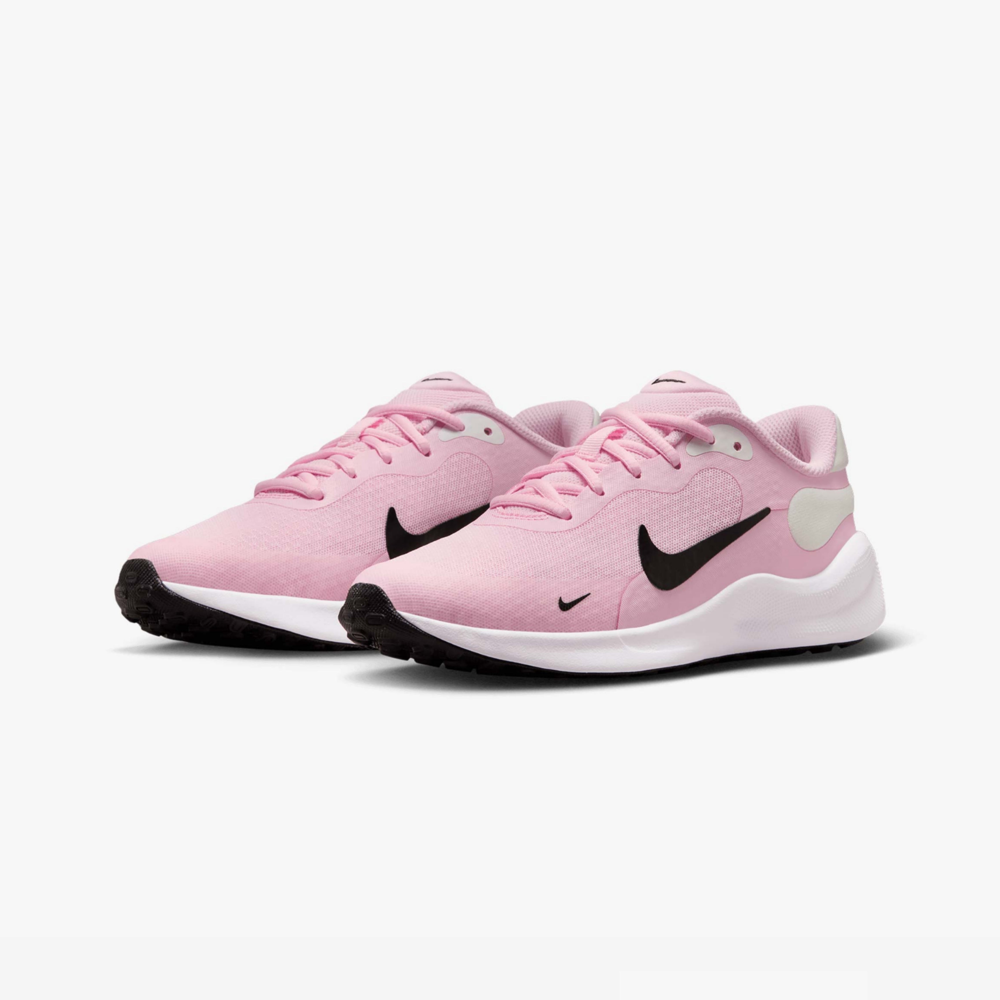Nike Revolution 7