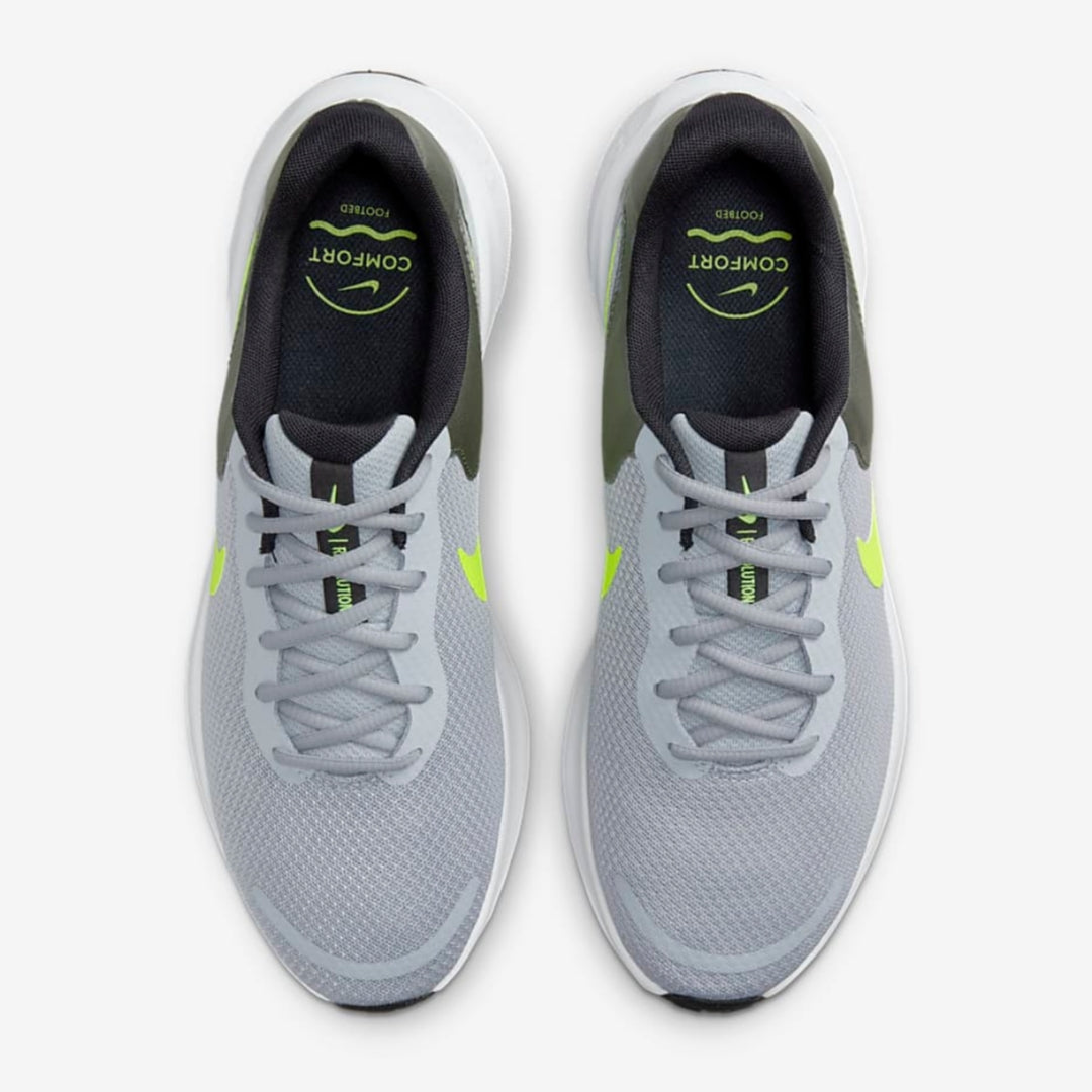 Nike Revolution 7