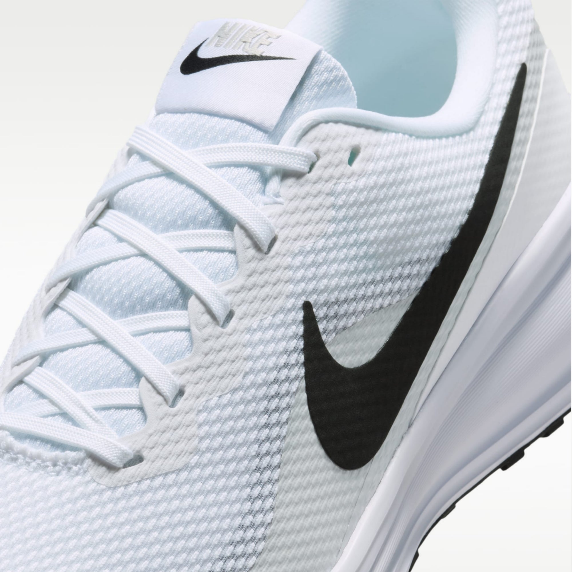 Nike Revolution 8
