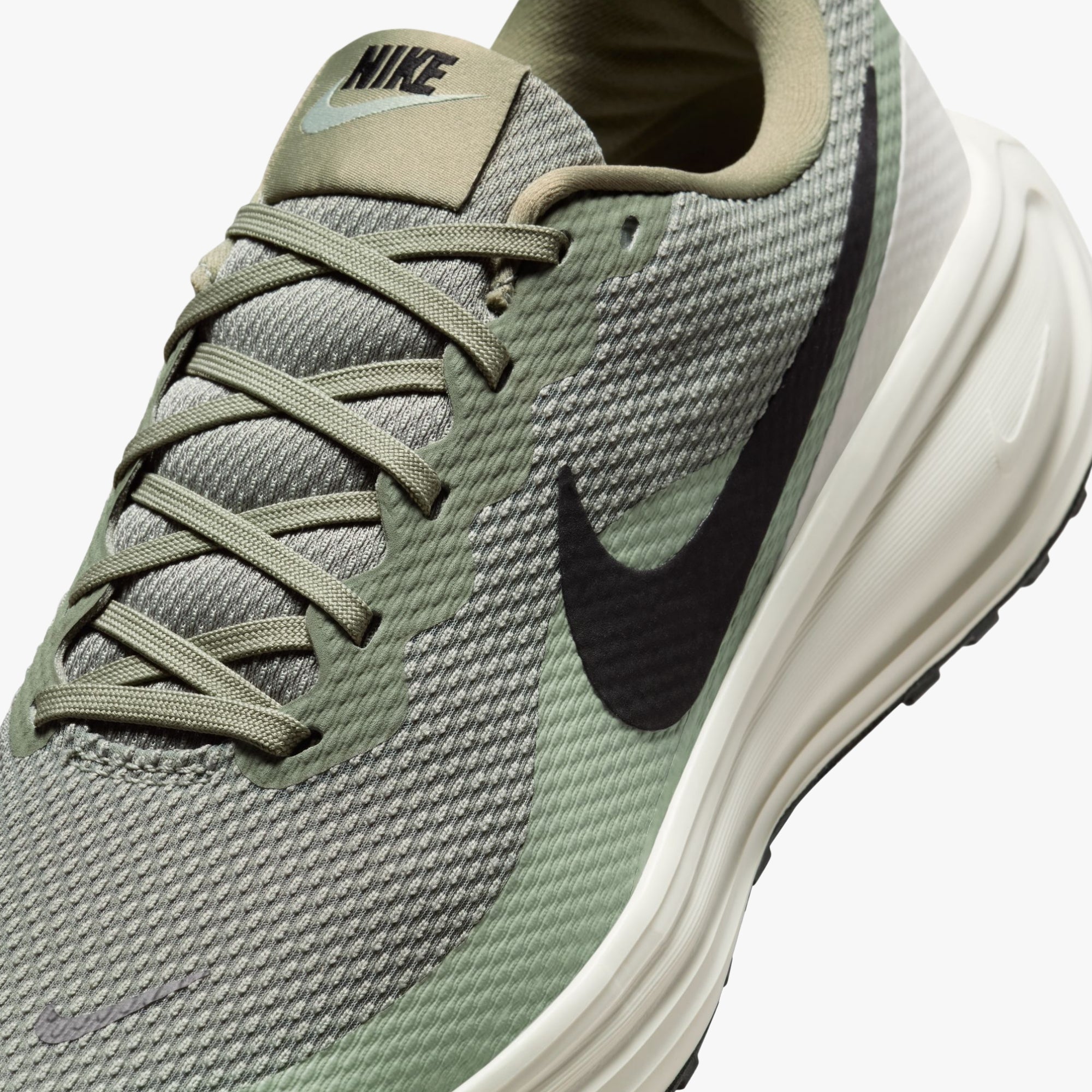 Nike Revolution 8