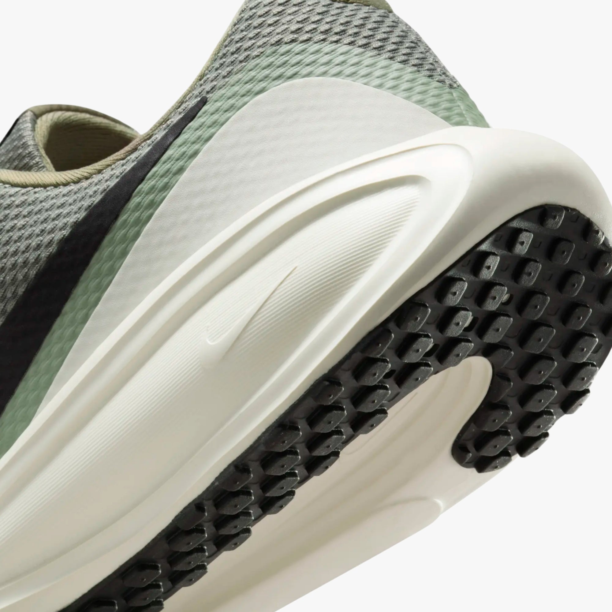 Nike Revolution 8
