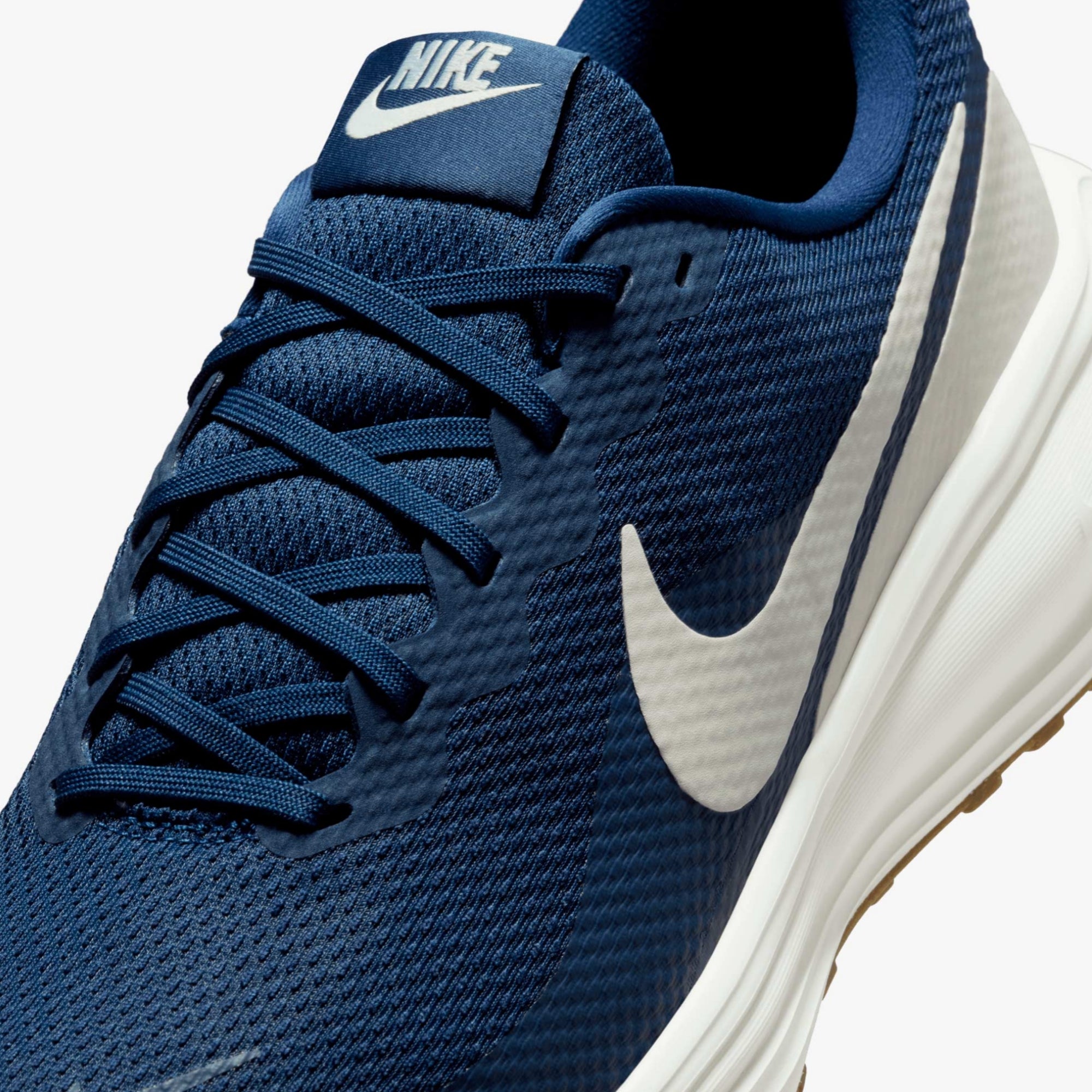 Nike Revolution 8