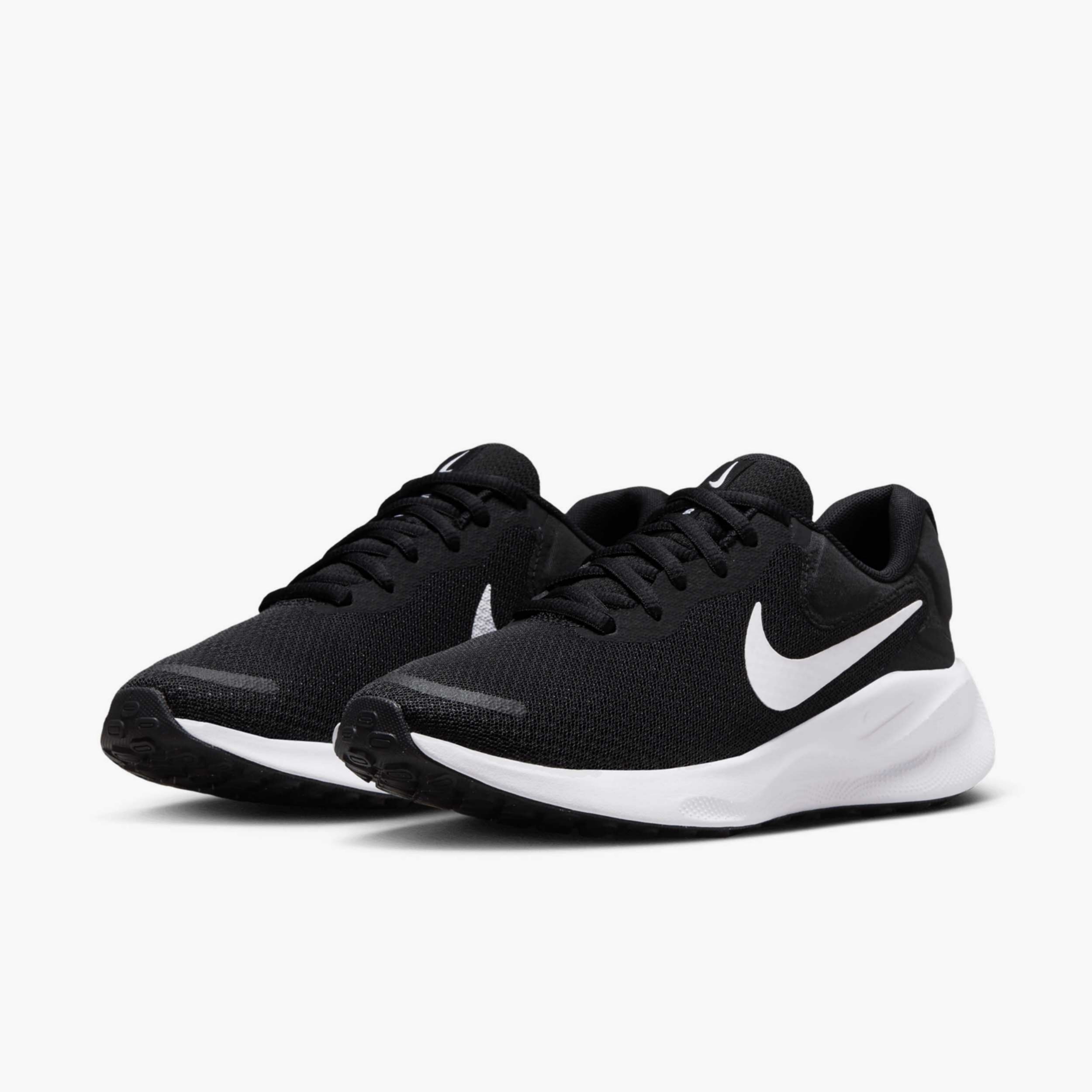 Nike Revolution 7