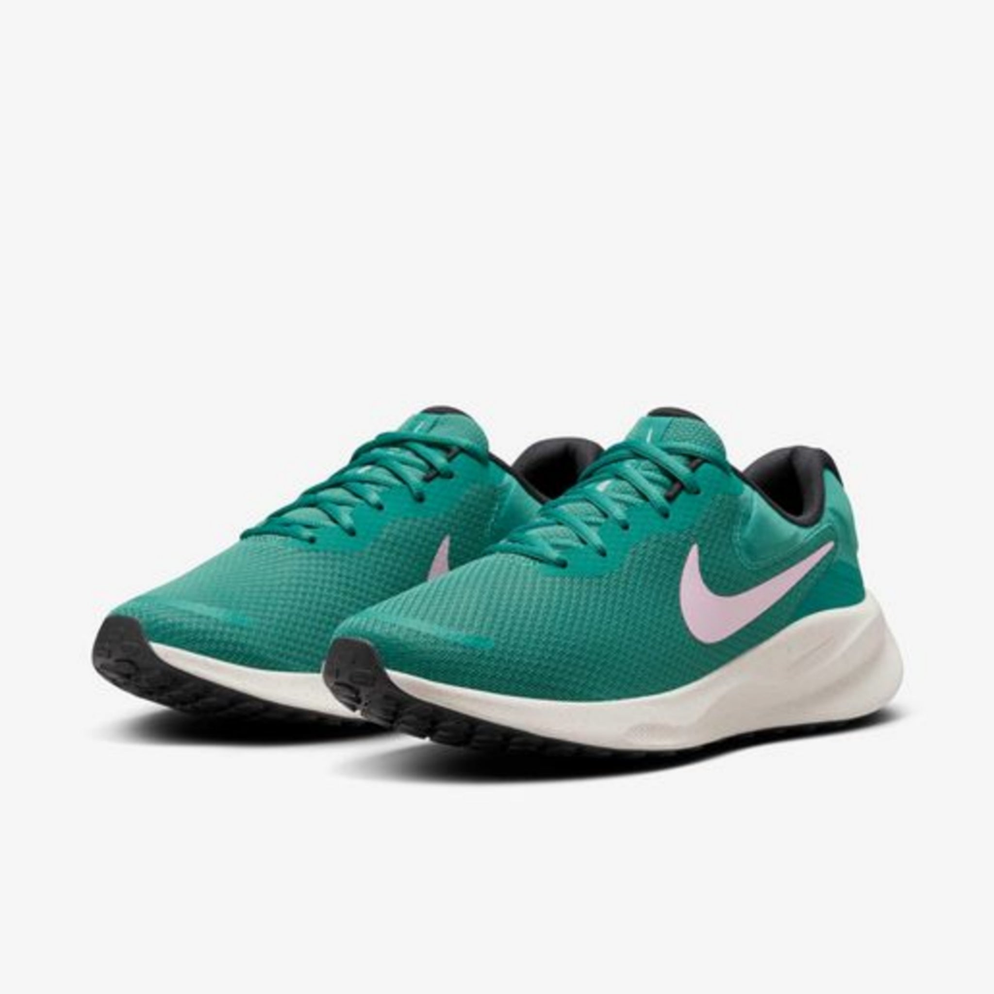 Nike Revolution 7
