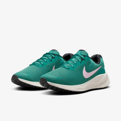 Nike Revolution 7