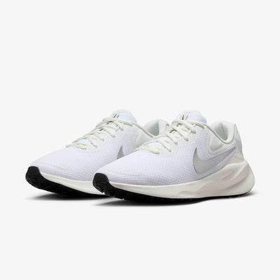 Nike Revolution 7