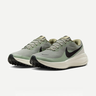 Nike Revolution 8