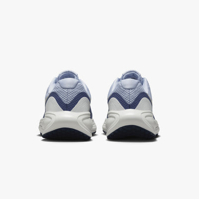 Nike Revolution 8