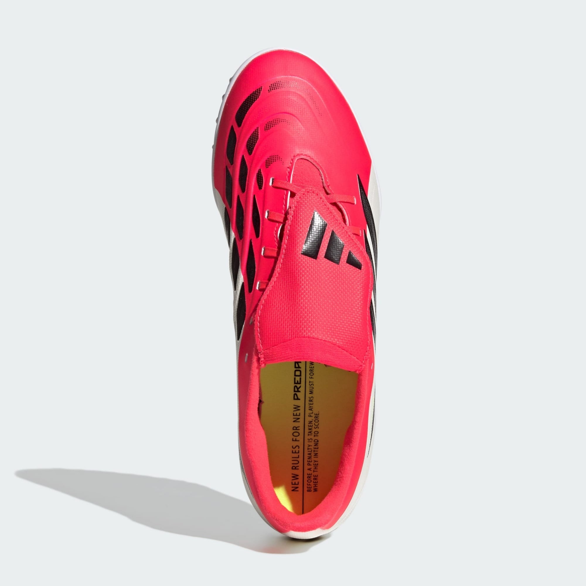 Adidas Predator Club TF con lengüeta pegable