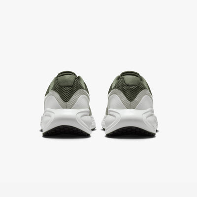 Nike Revolution 8