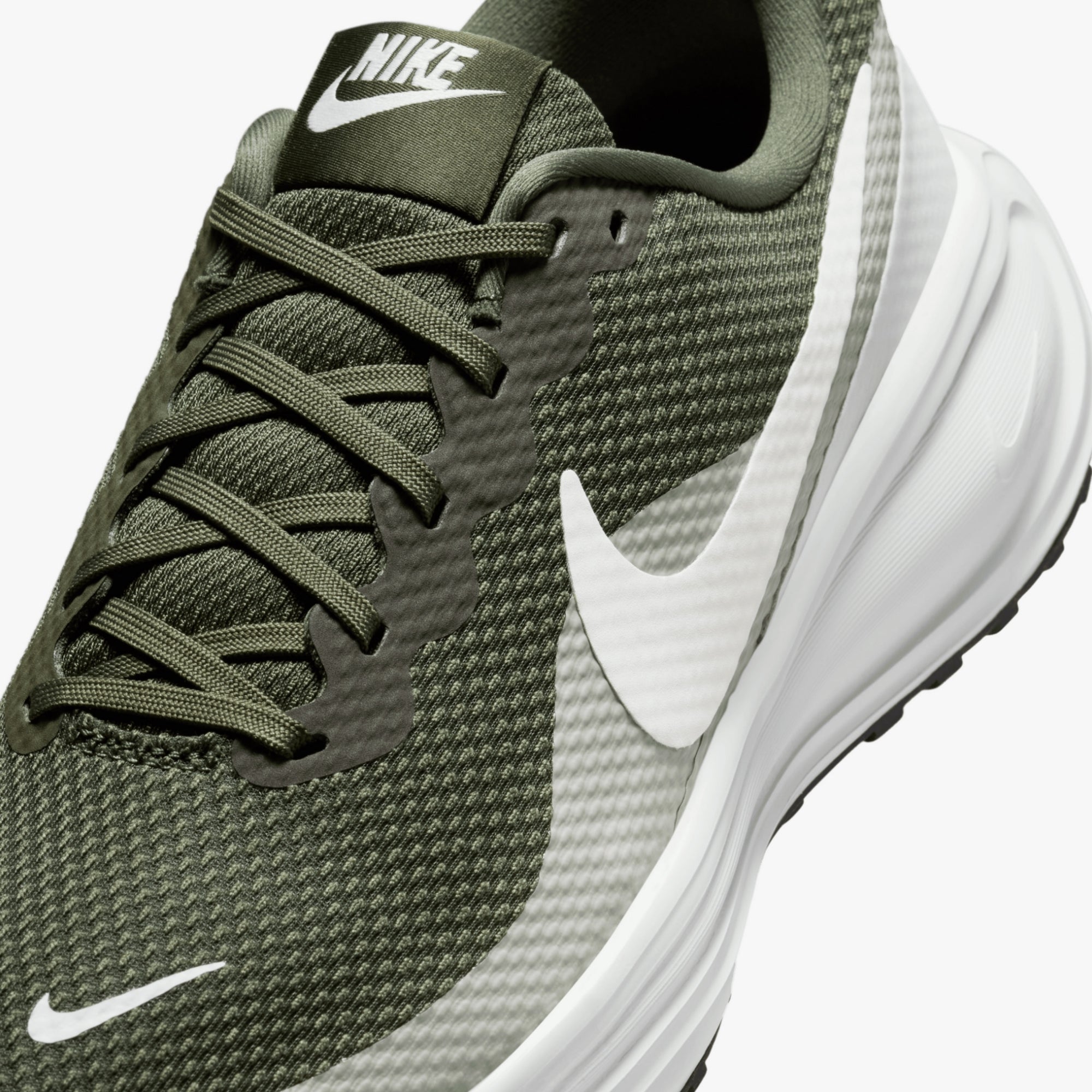 Nike Revolution 8
