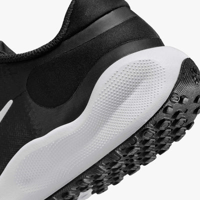 Nike Revolution 7