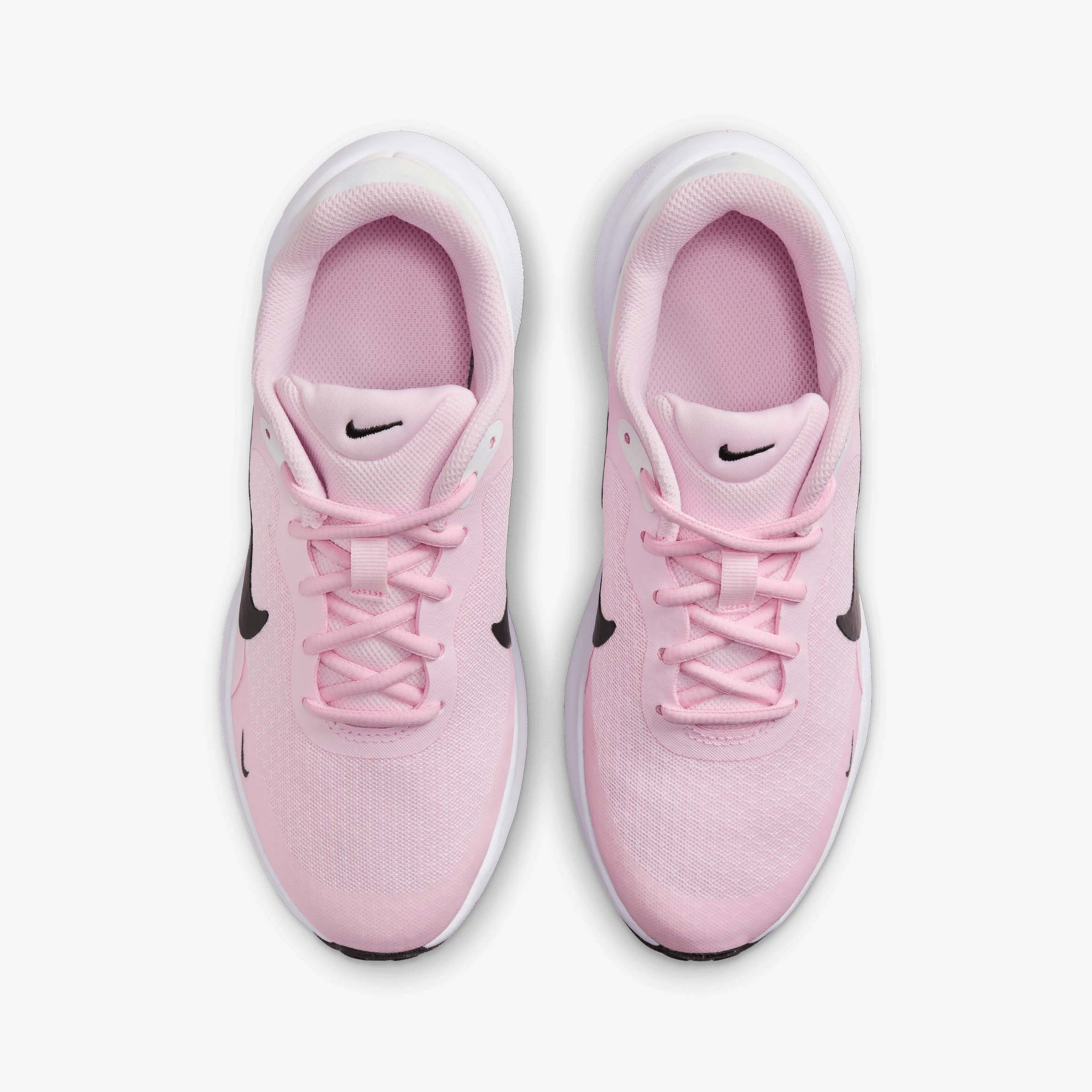 Nike Revolution 7